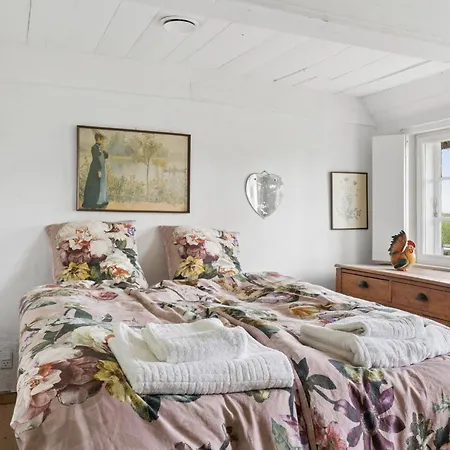 Ro, Og Charme I Historisk Feriehus *